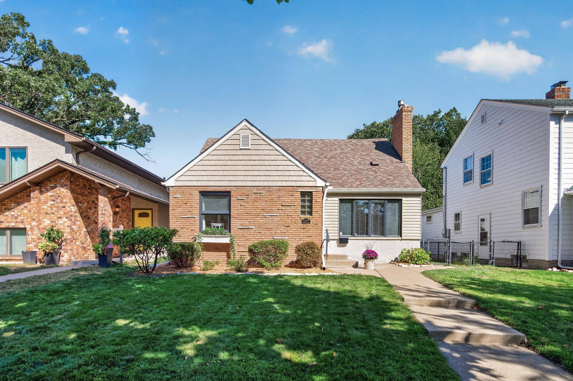 1371 Eleanor AVE, Saint Paul, MN 55116