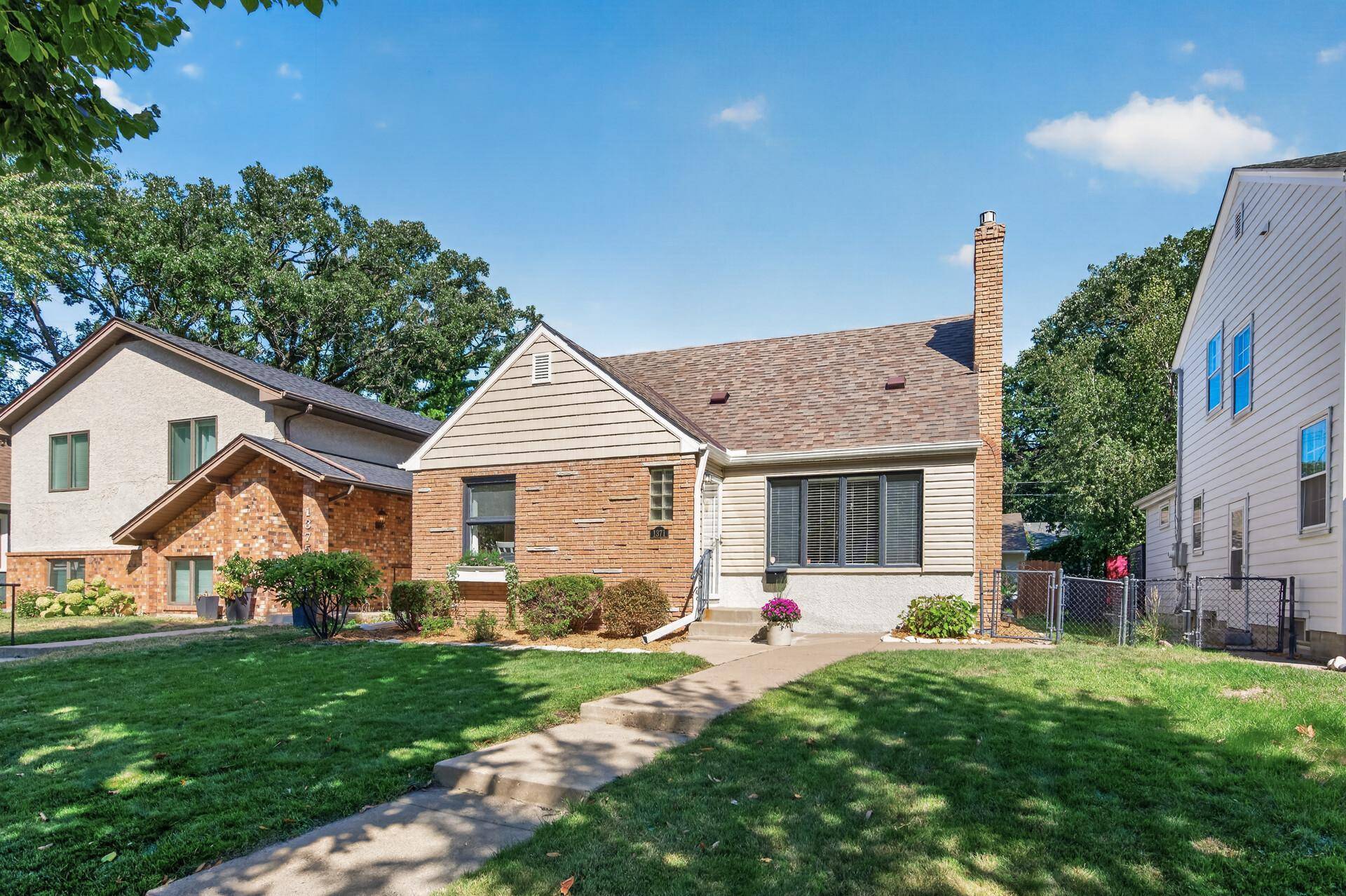 1371 Eleanor AVE, Saint Paul, MN 55116