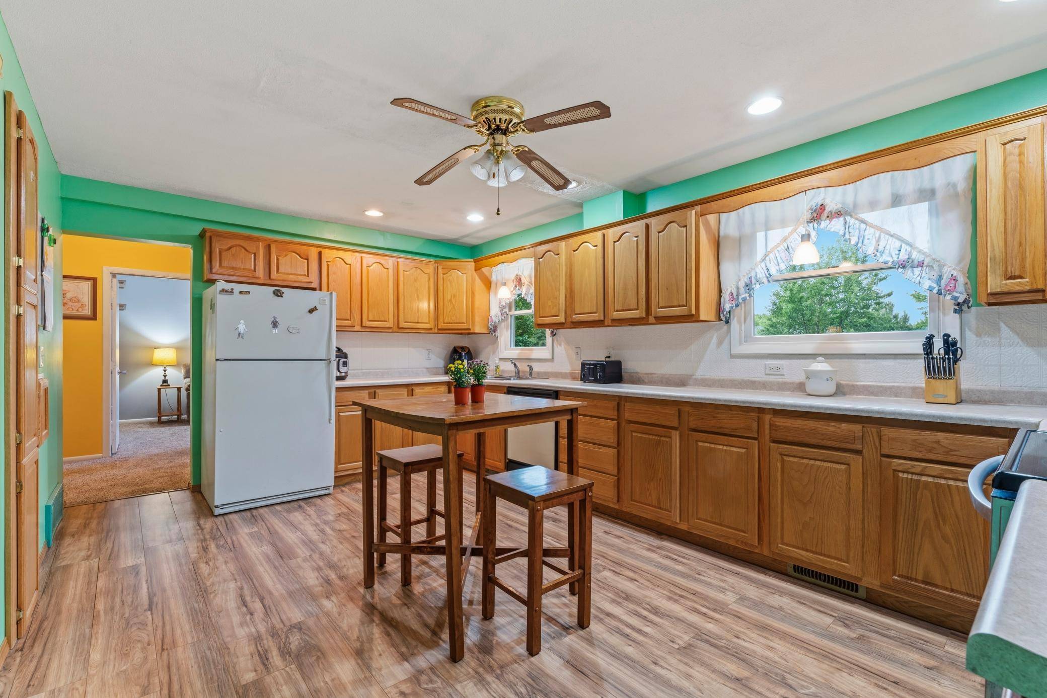 829 Oriole DR, Apple Valley, MN 55124