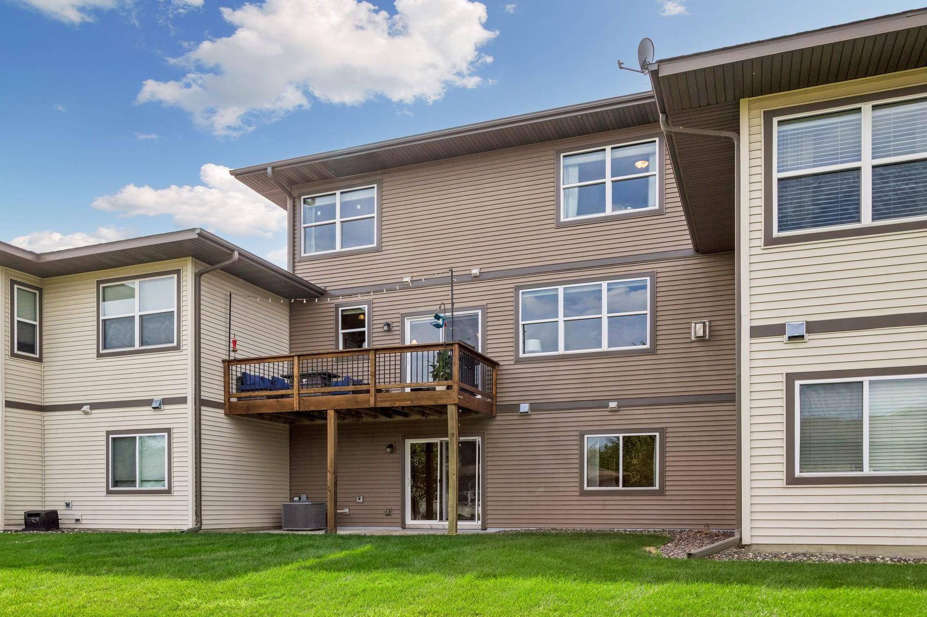 1226 Vernon DR, Carver, MN 55315