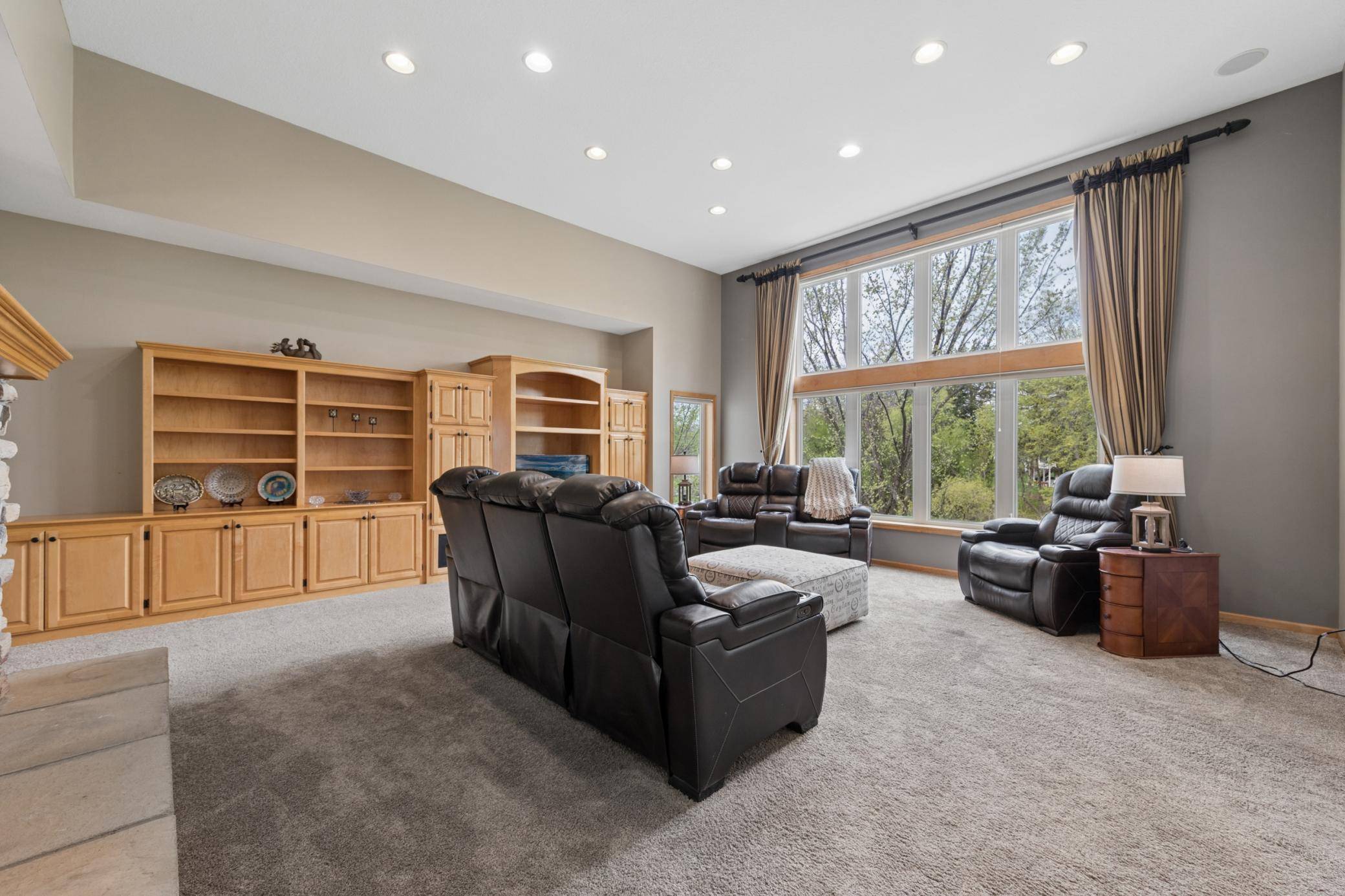 8126 Pristine Pine TRL, Eden Prairie, MN 55347