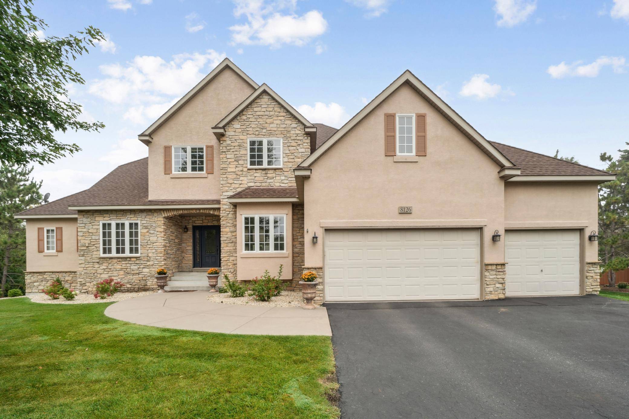 8126 Pristine Pine TRL, Eden Prairie, MN 55347
