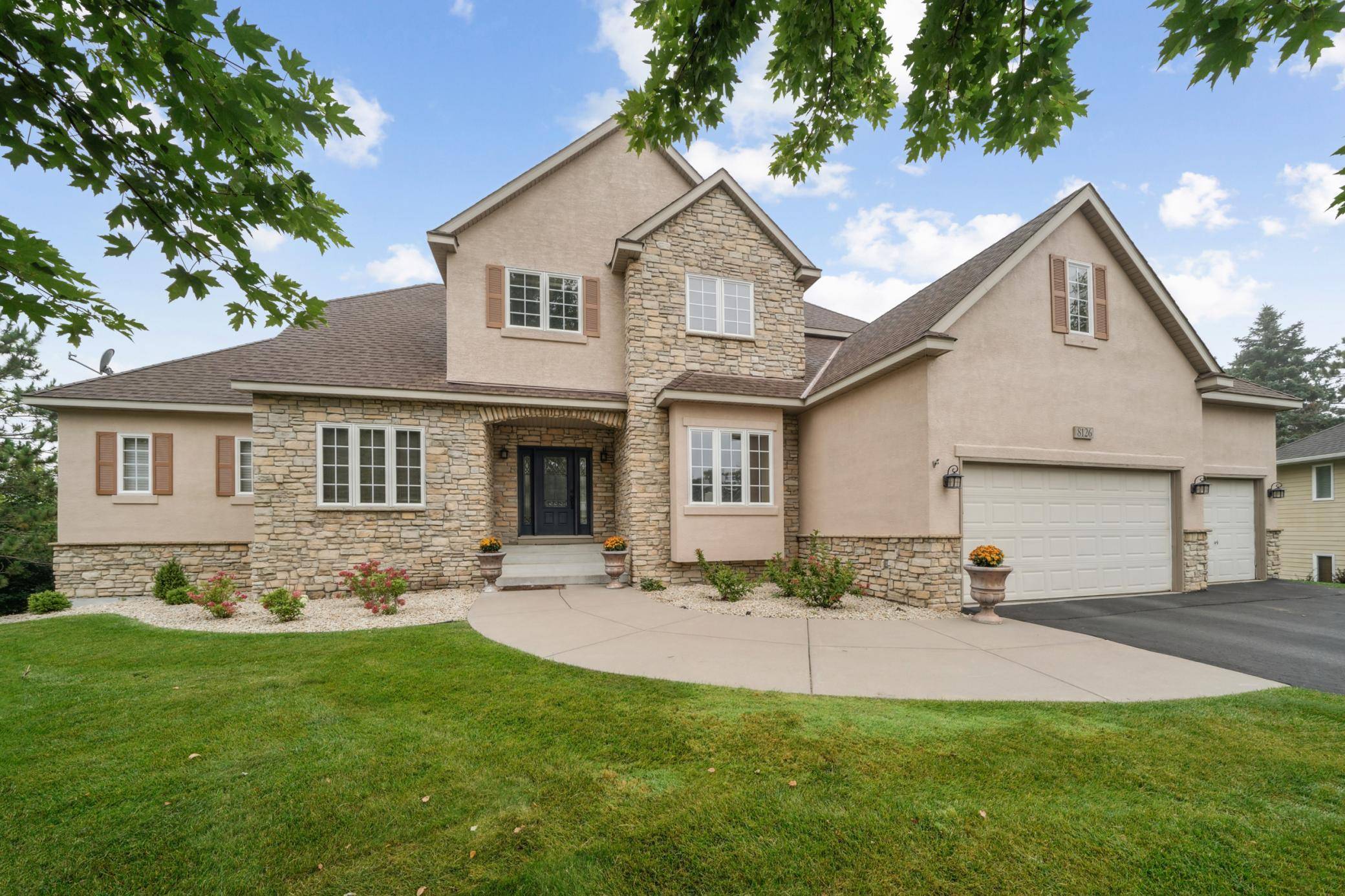 8126 Pristine Pine TRL, Eden Prairie, MN 55347