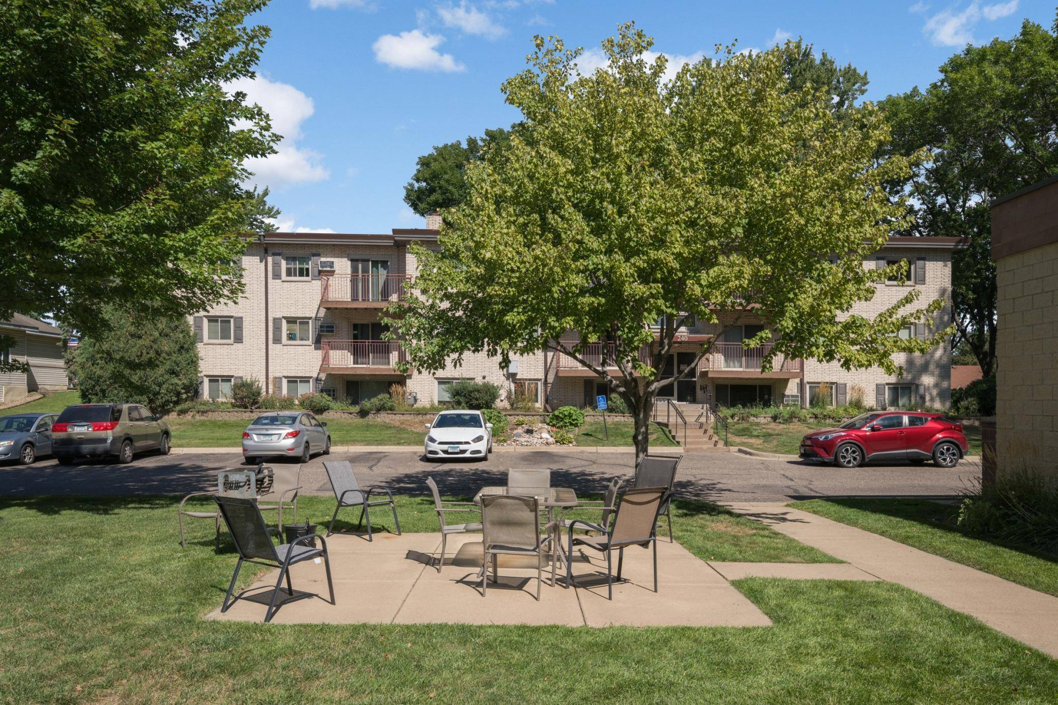 240 Wentworth AVE W #302, West Saint Paul, MN 55118