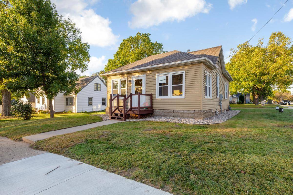 321 Oak ST, Le Sueur, MN 56058