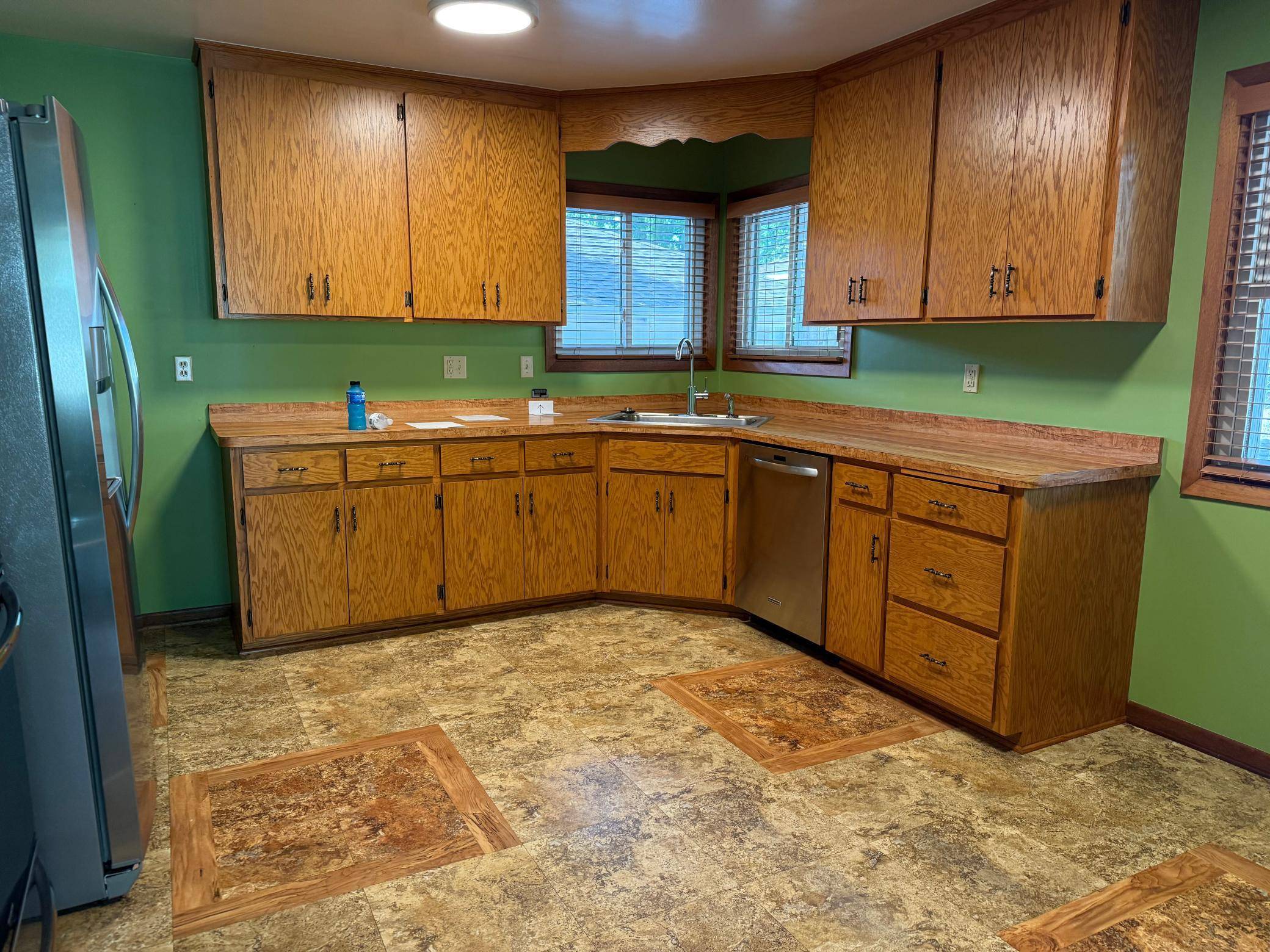 2055 English ST, Maplewood, MN 55109