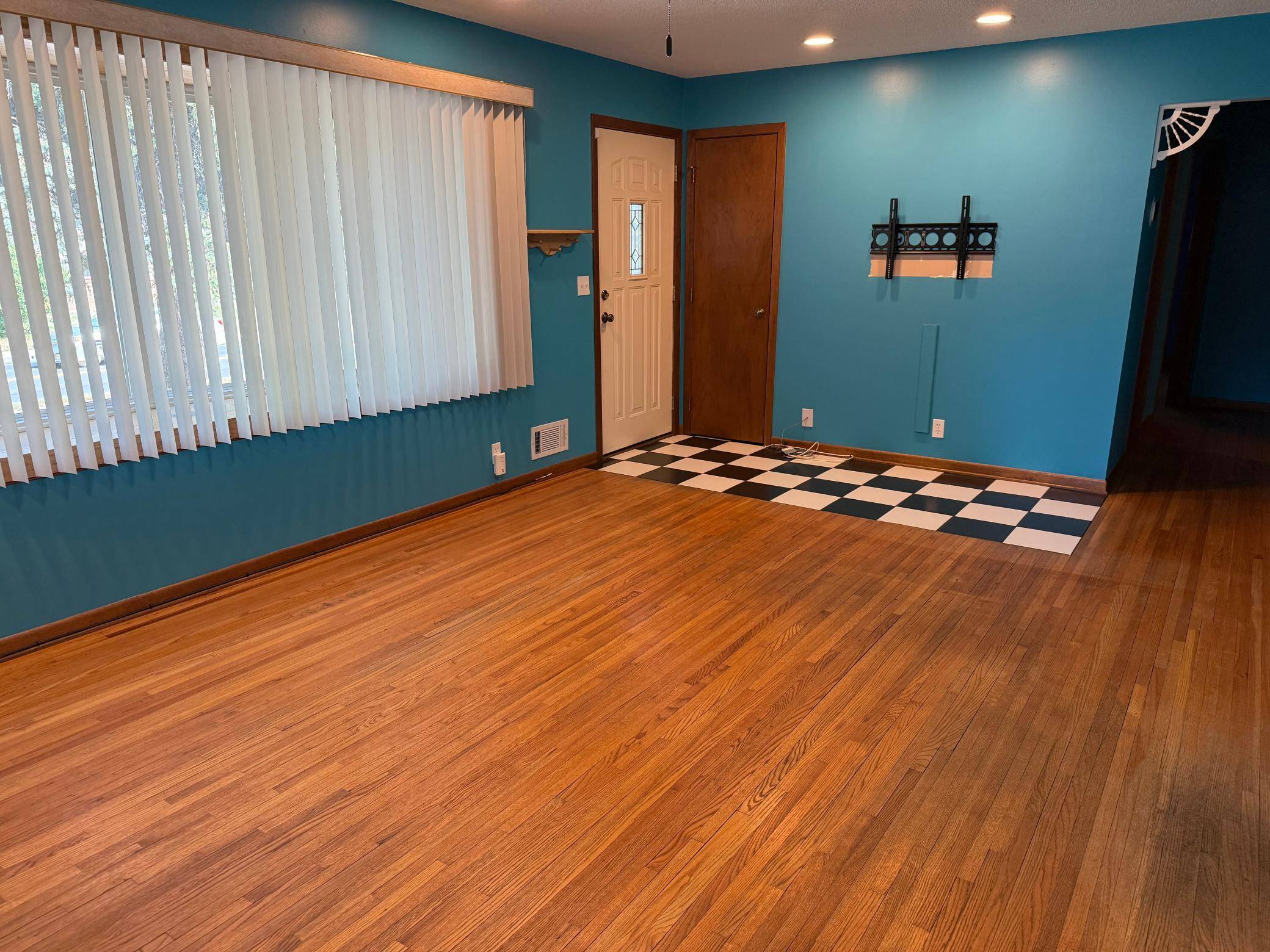 2055 English ST, Maplewood, MN 55109