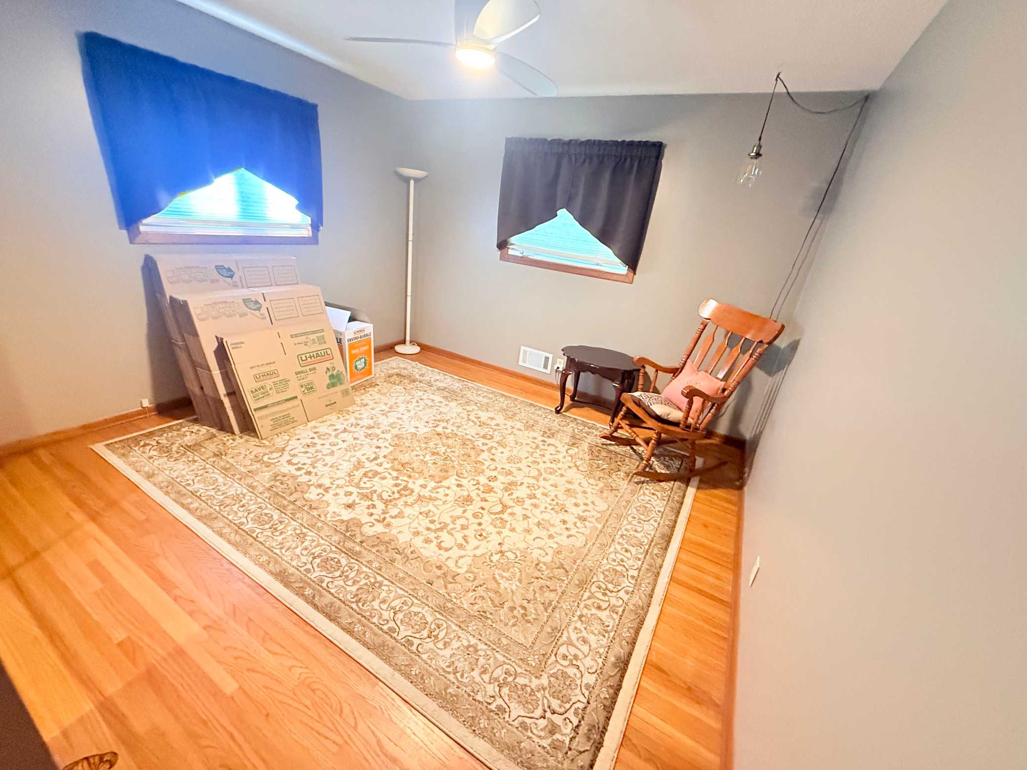 2055 English ST, Maplewood, MN 55109
