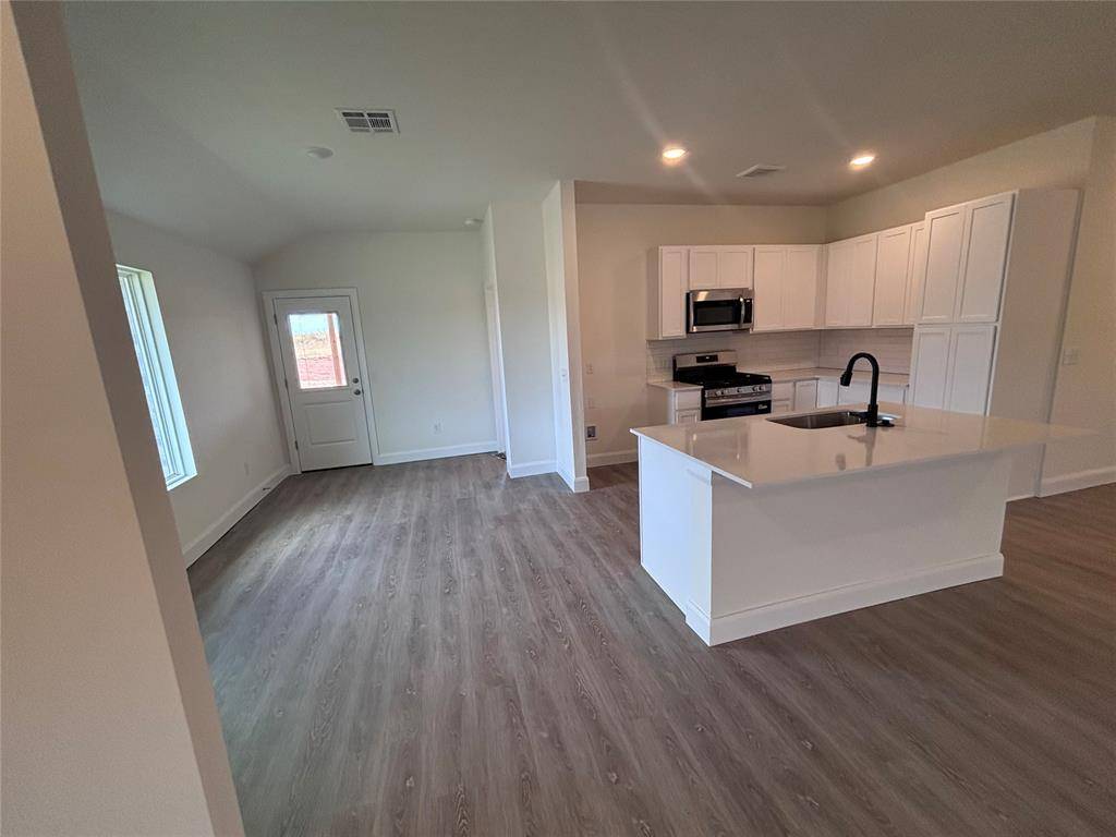 2030 Brush Creek WAY, Newcastle, OK 73065