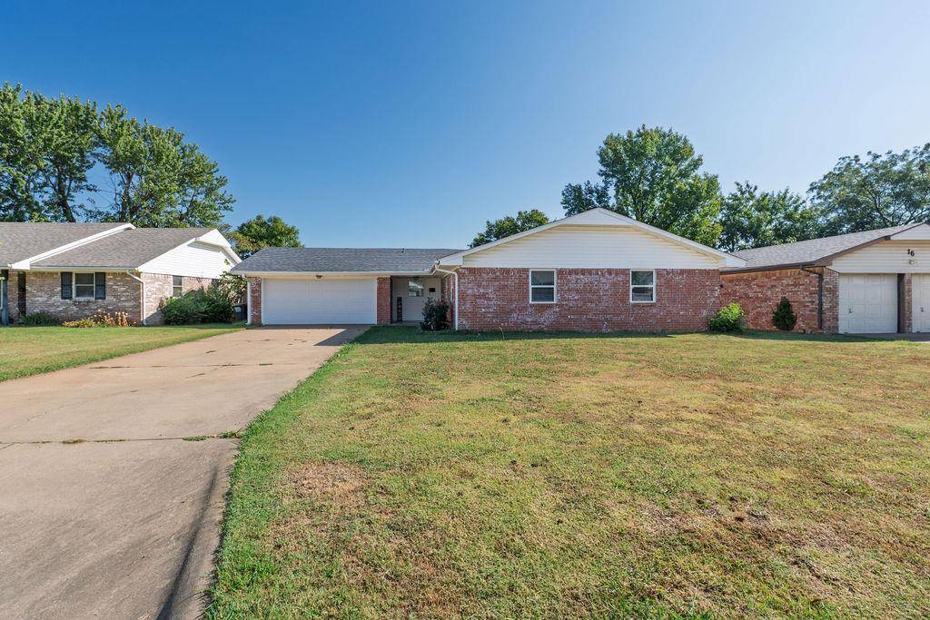 14 Arapaho DR, Shawnee, OK 74801