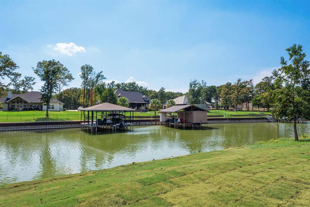 566 Clubhouse Drive, Corsicana, TX 75109
