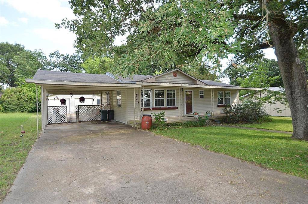 220 Littlefield Drive, East Tawakoni, TX 75472