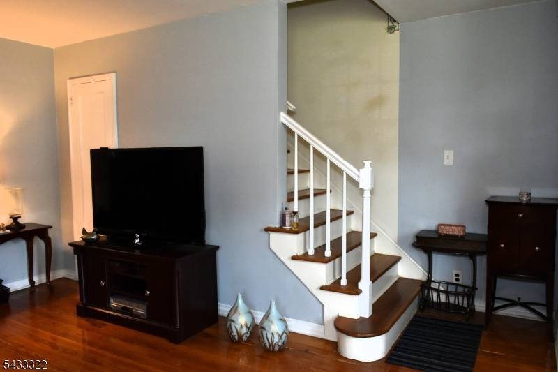 35 Elmwood Ter #35, Elmwood Park Boro, NJ 07407