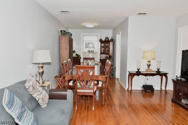35 Elmwood Ter #35, Elmwood Park Boro, NJ 07407