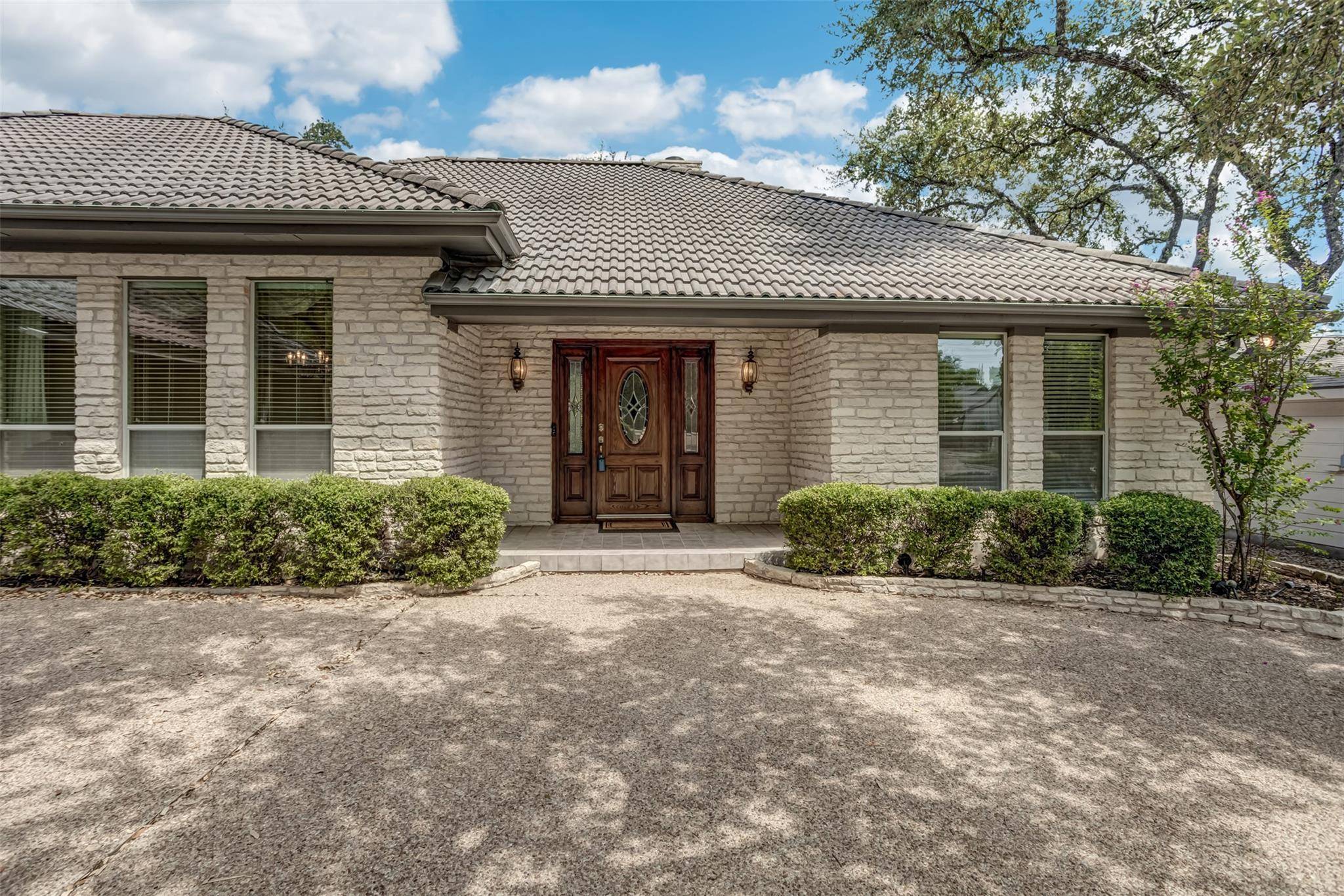 410 Rolling Green DR, Lakeway, TX 78734