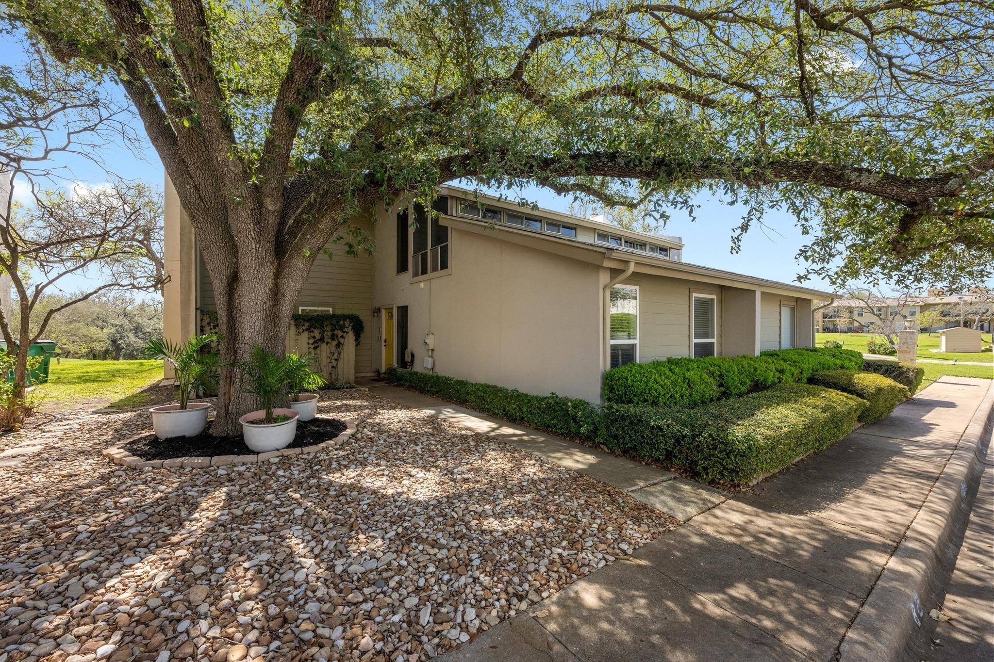 100 Lido CIR #B2, Lakeway, TX 78734