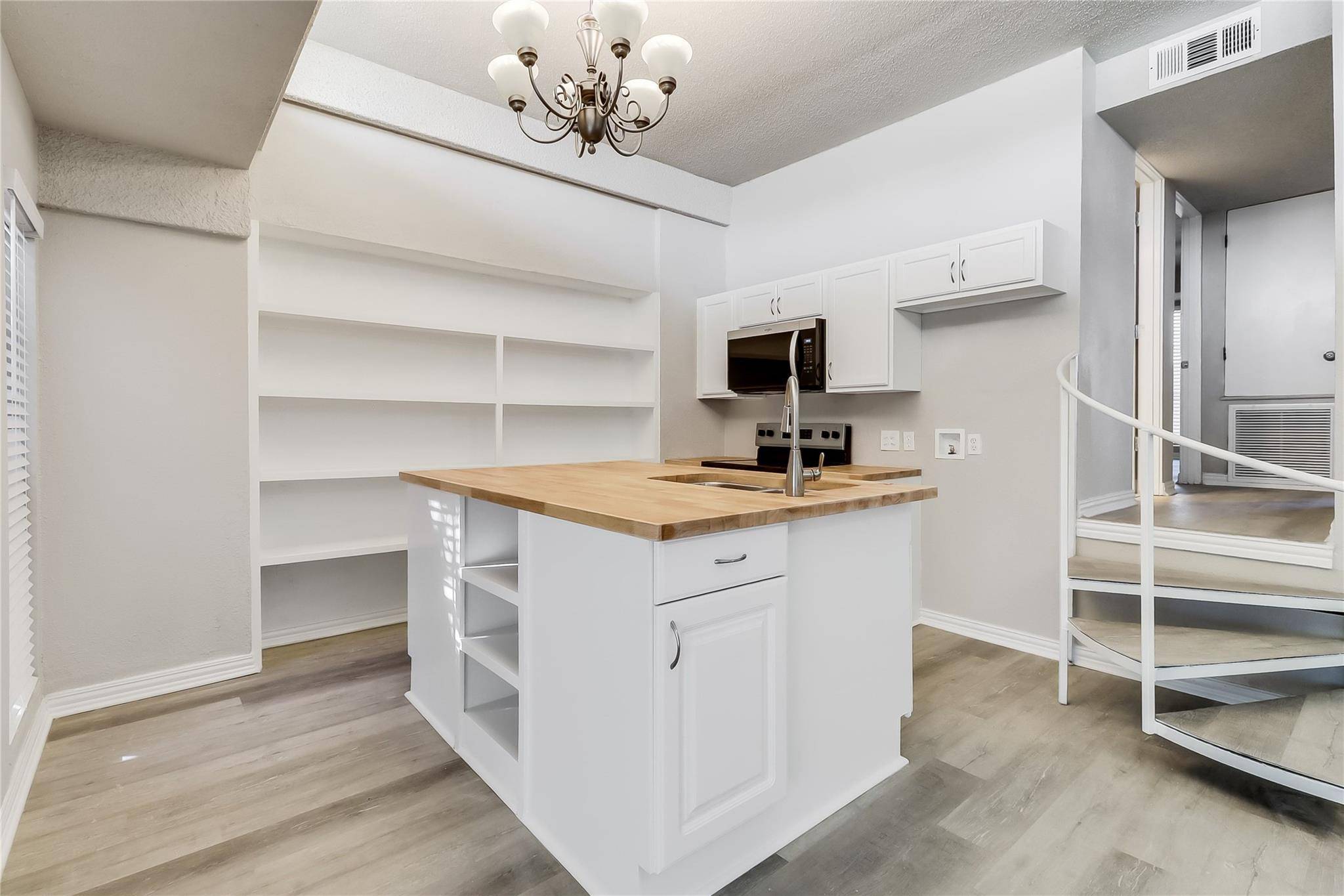 5918 Lago Vista WAY #D33, Lago Vista, TX 78645