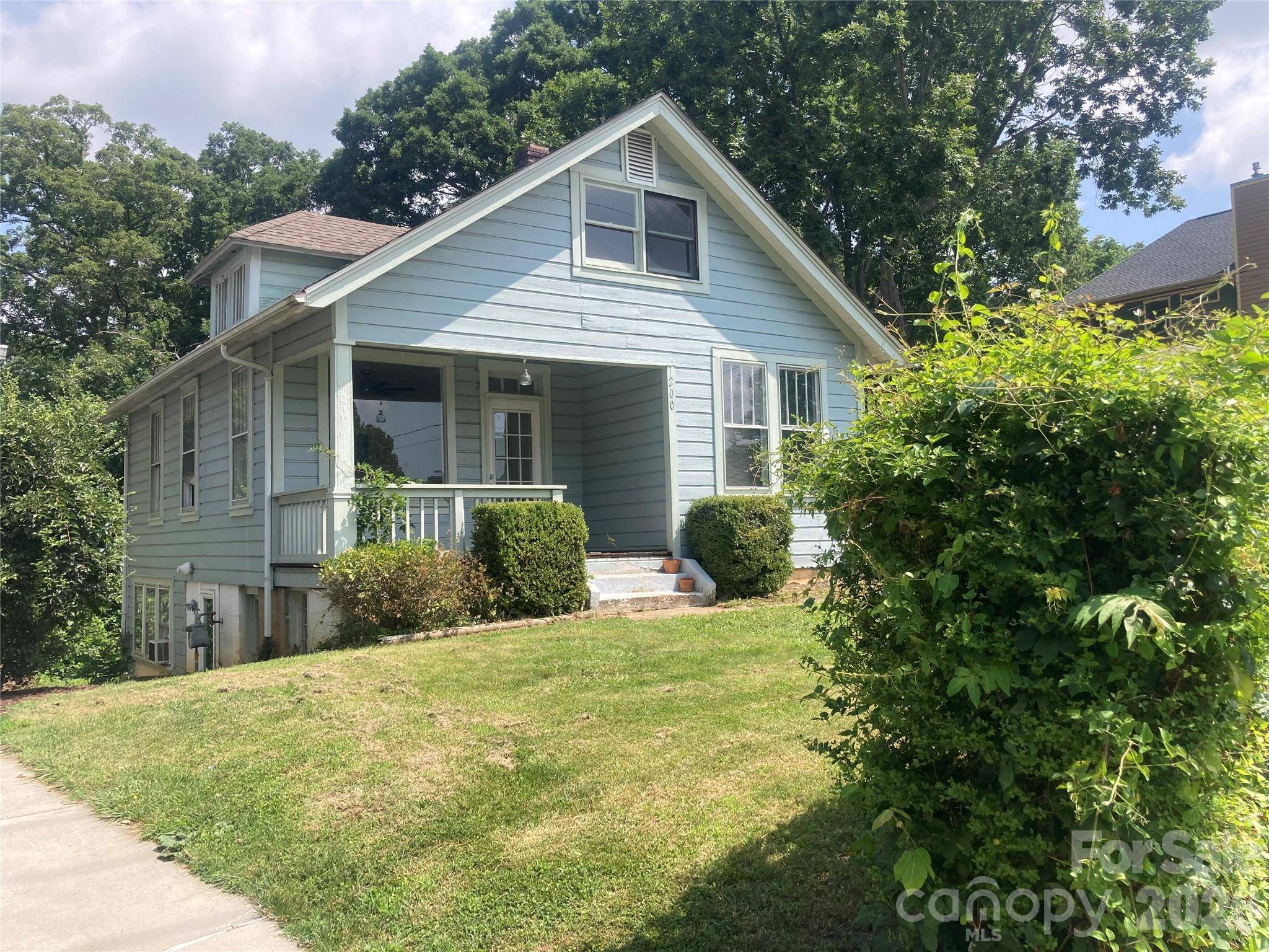 200 Courtland PL, Asheville, NC 28801