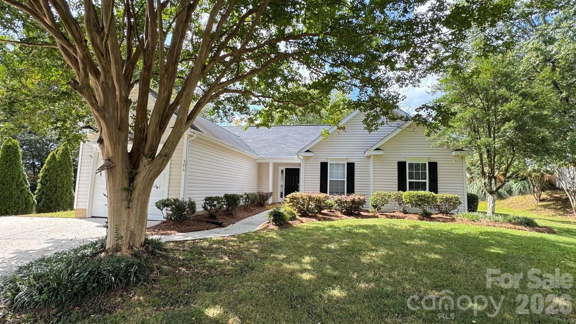 104 S Willow CT, Mount Holly, NC 28120