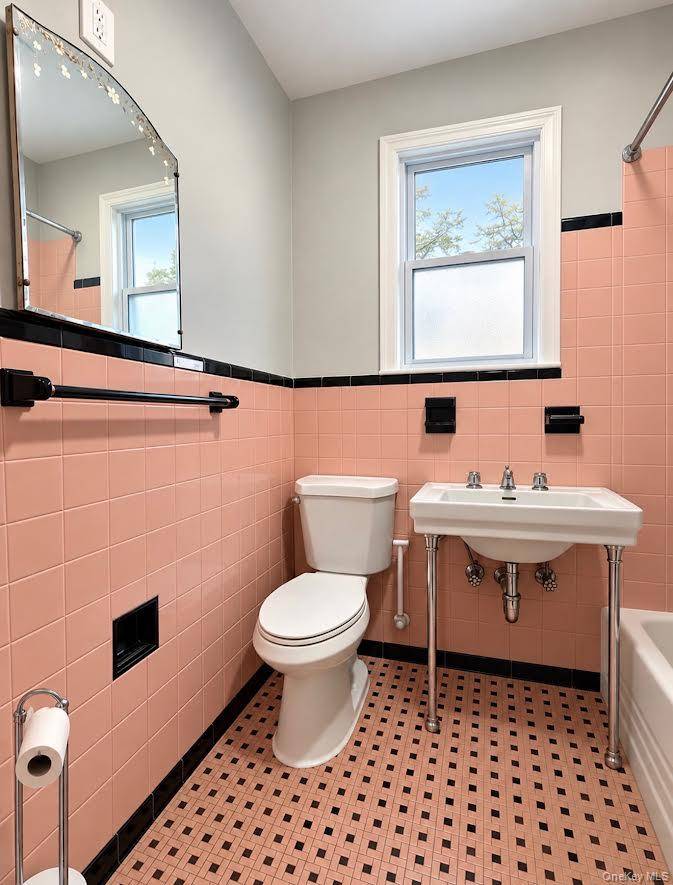 712 E 232nd ST, Bronx, NY 10466