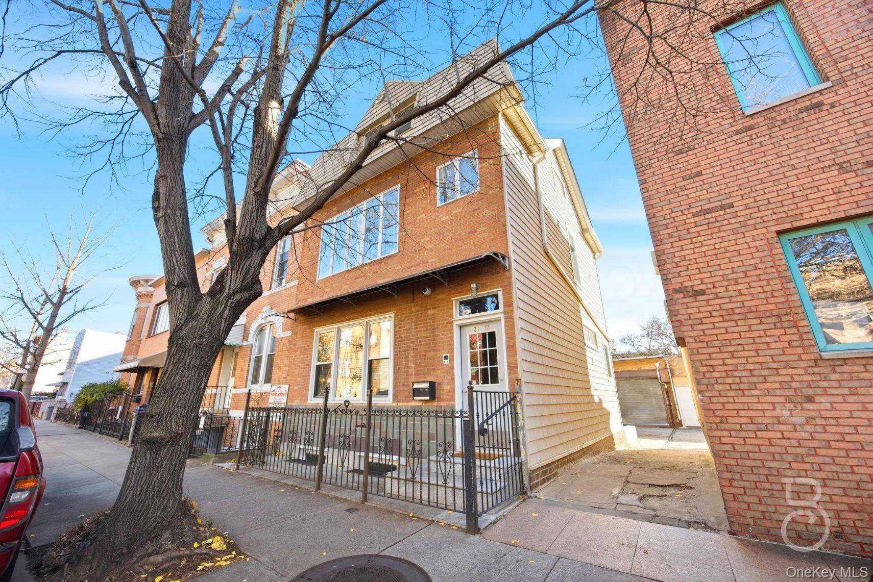 31-73 41st ST, Astoria, NY 11103