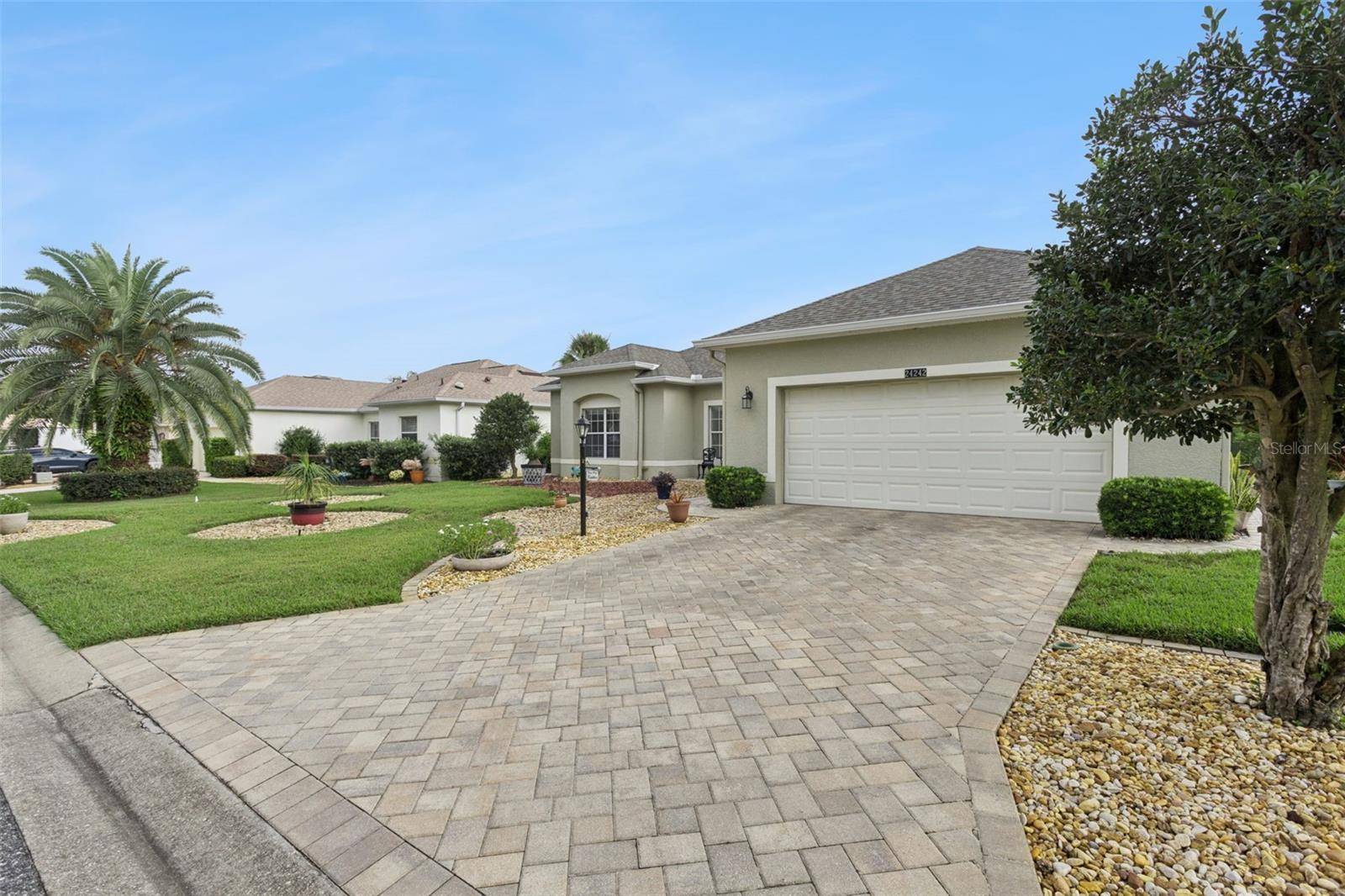 24242 E BELLE MEDE DR, Leesburg, FL 34748