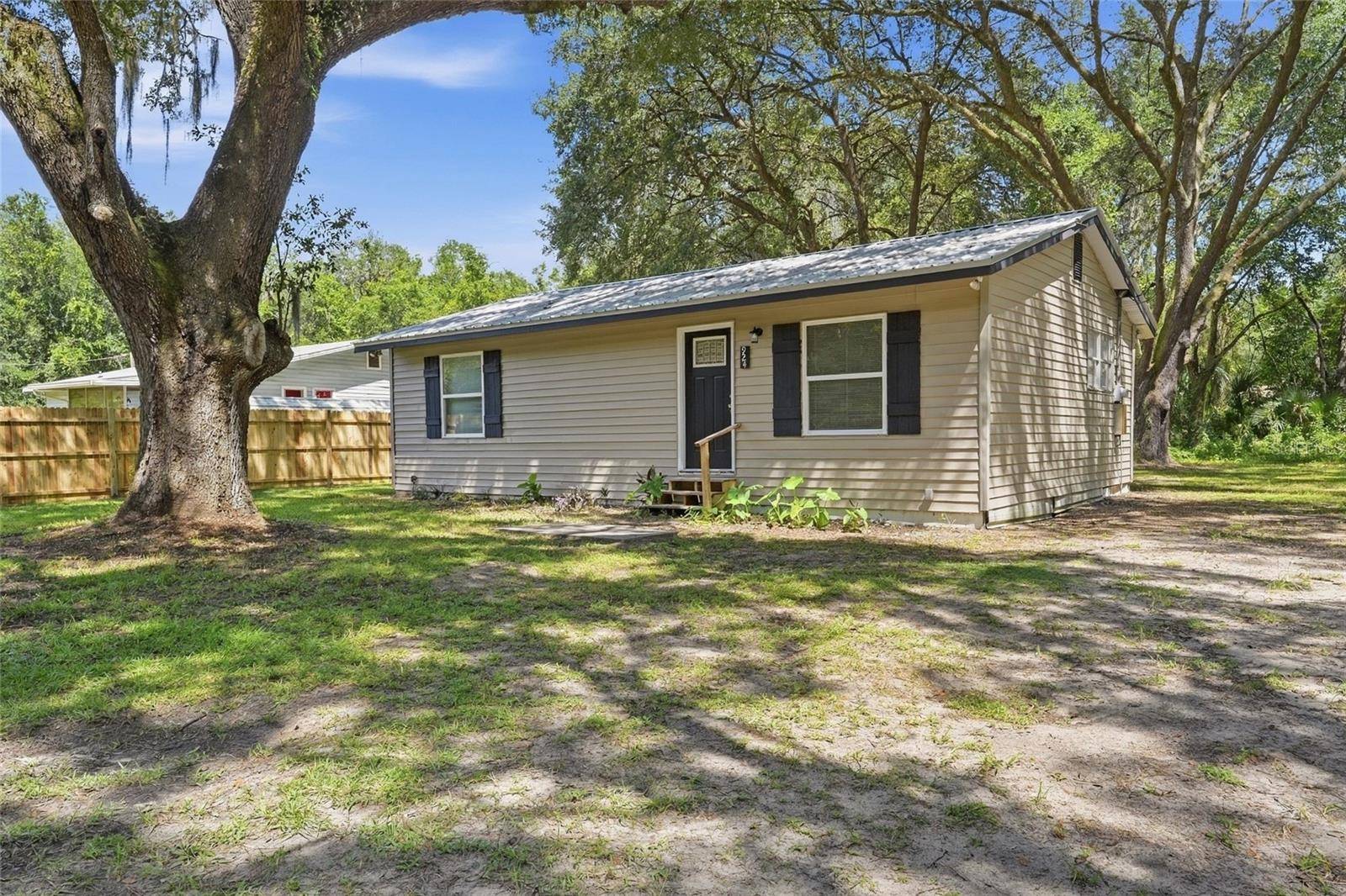 924 MALTAS AVE, Interlachen, FL 32148