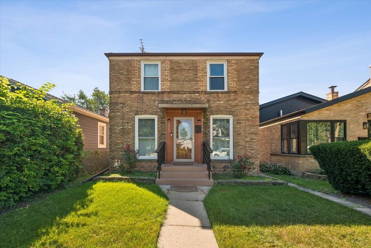 2312 Emerson ST, Evanston, IL 60201