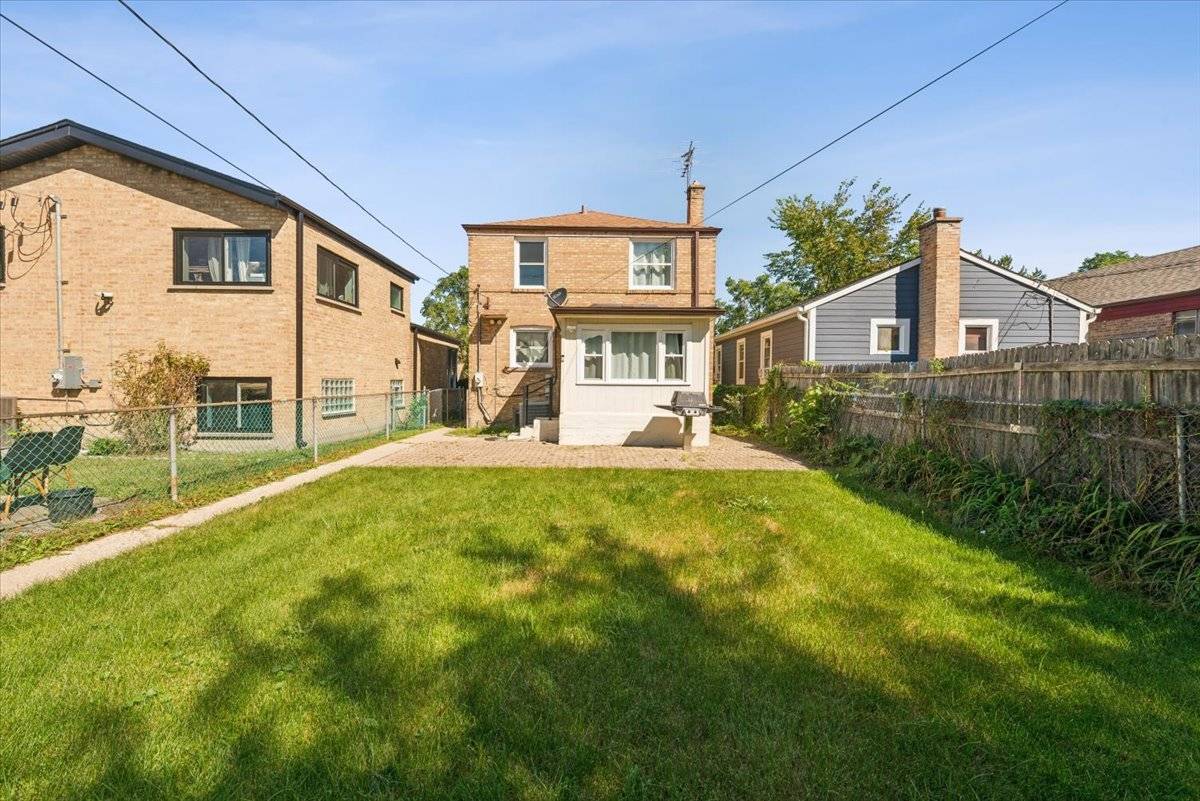 2312 Emerson ST, Evanston, IL 60201