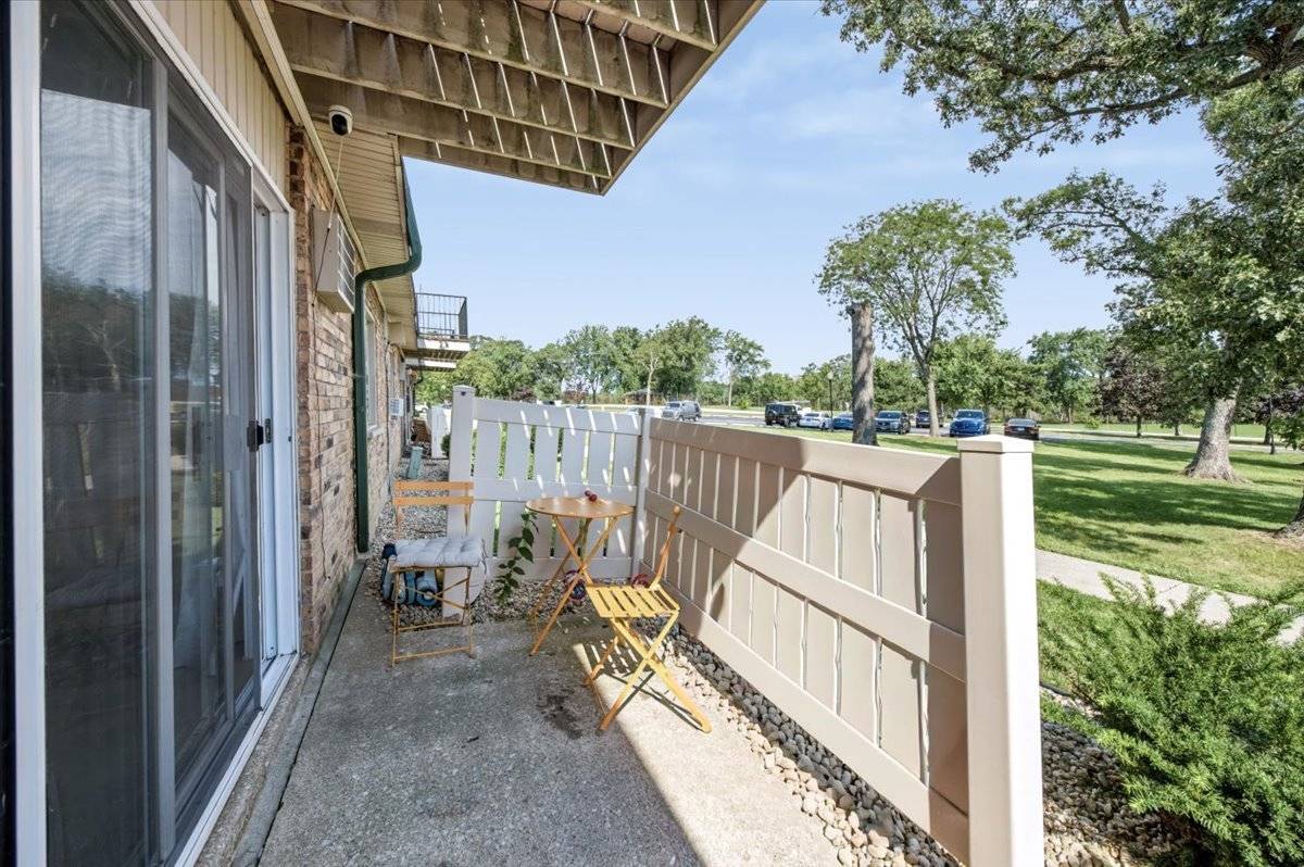 8423 W 99th TER #35-214, Palos Hills, IL 60465
