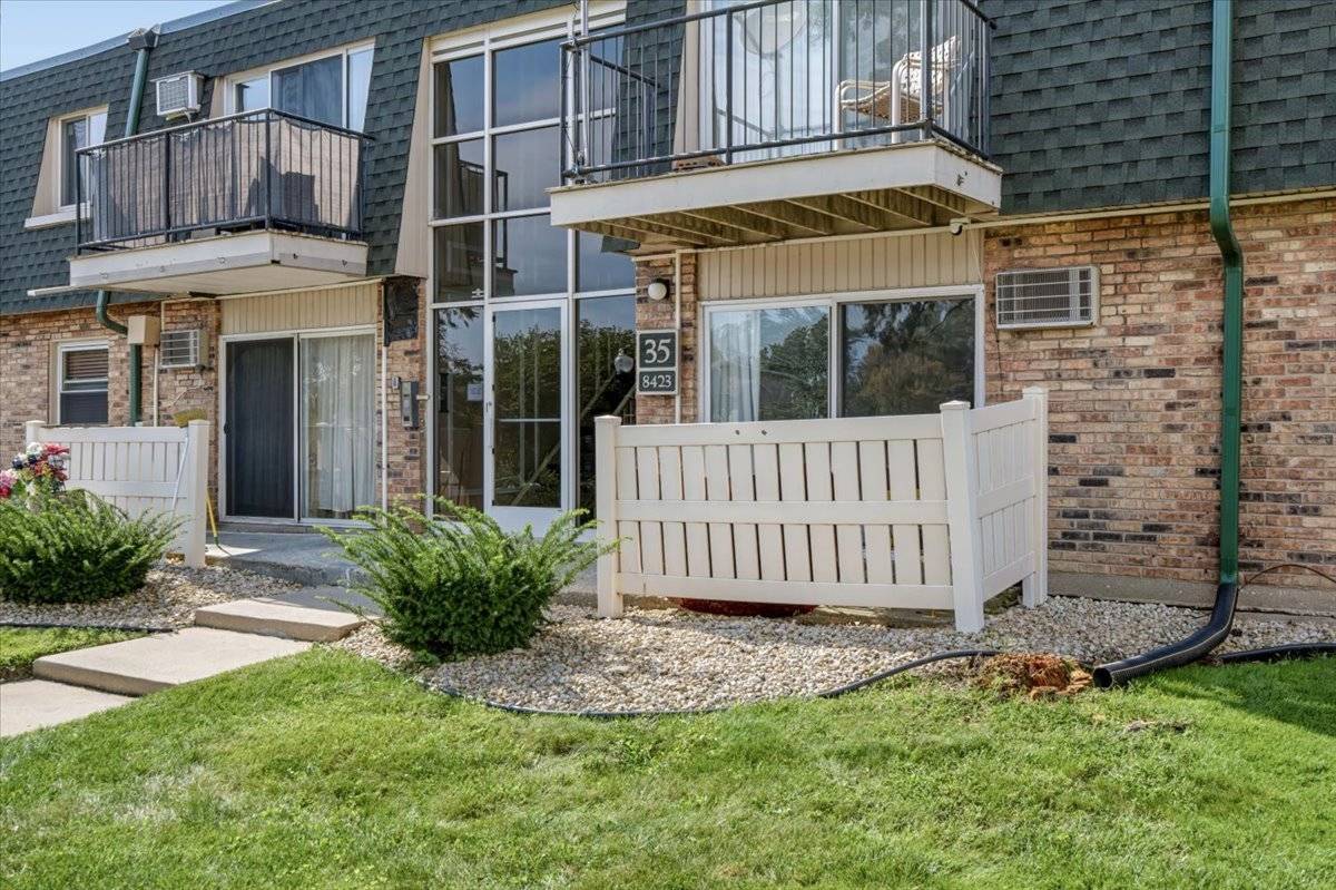8423 W 99th TER #35-214, Palos Hills, IL 60465