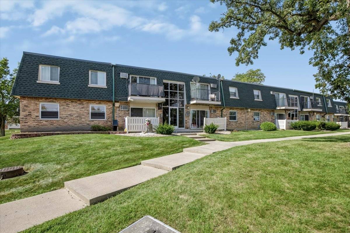 8423 W 99th TER #35-214, Palos Hills, IL 60465
