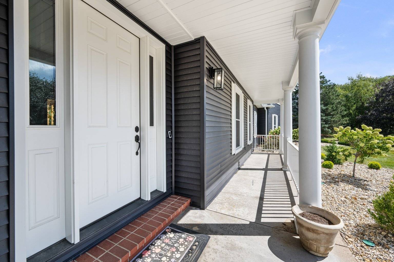 3220 Lundy LN, Bettendorf, IA 52722