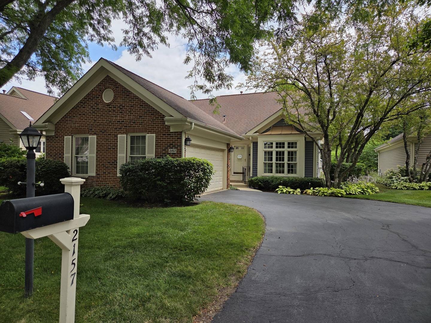 2157 N Lake Shore CIR, Arlington Heights, IL 60004