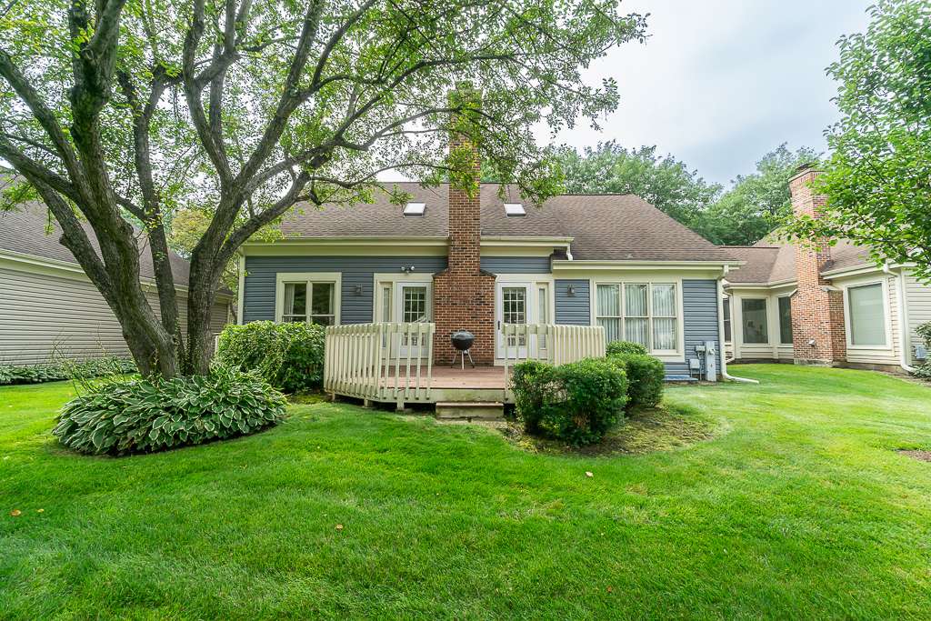 2157 N Lake Shore CIR, Arlington Heights, IL 60004