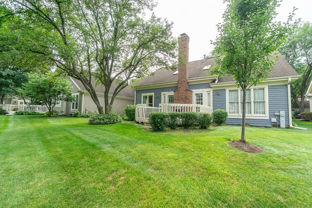 2157 N Lake Shore CIR, Arlington Heights, IL 60004
