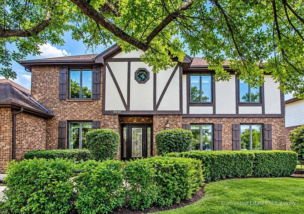 6201 Sleepy Hollow LN, Lisle, IL 60532