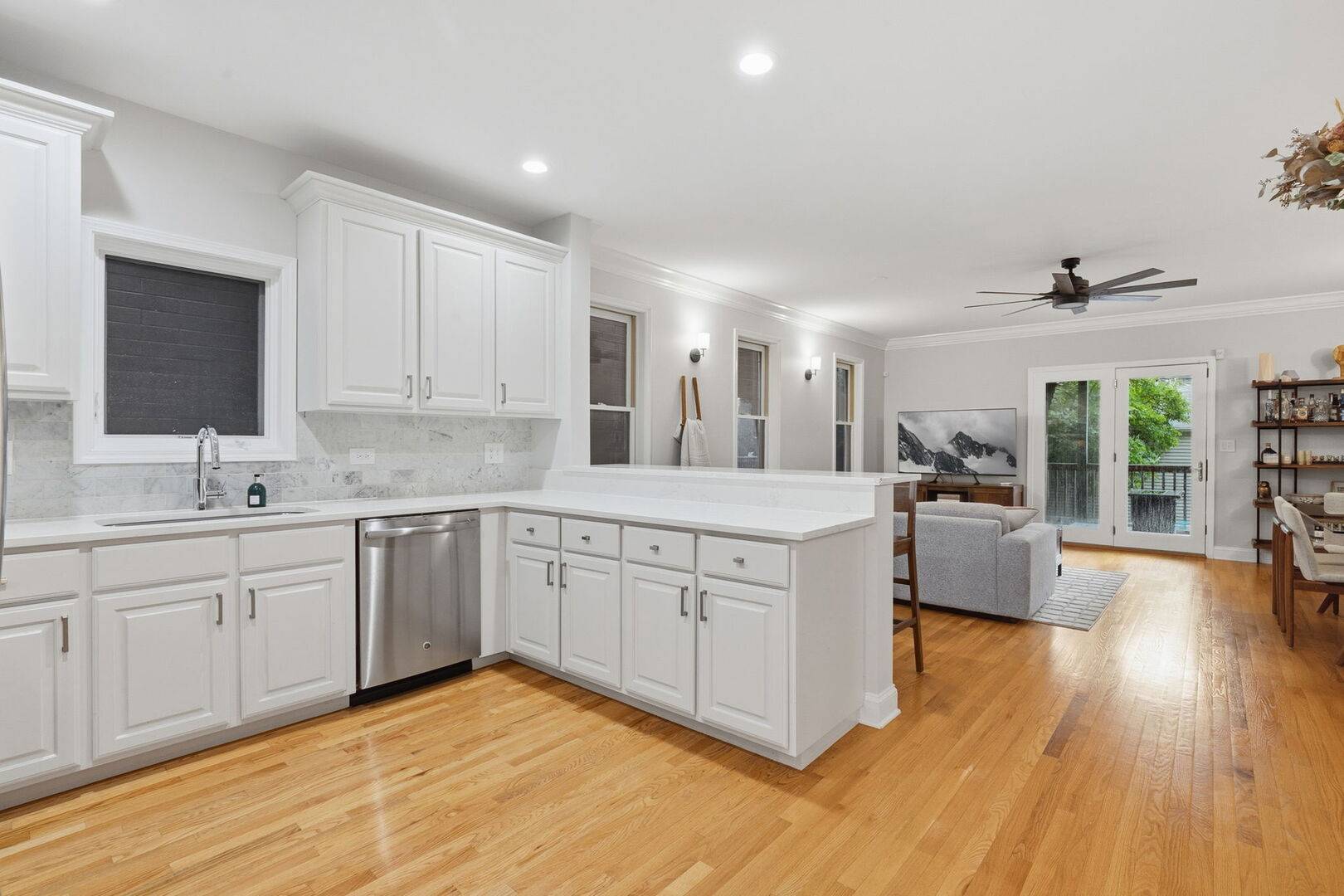 3236 N Seminary AVE #1, Chicago, IL 60657