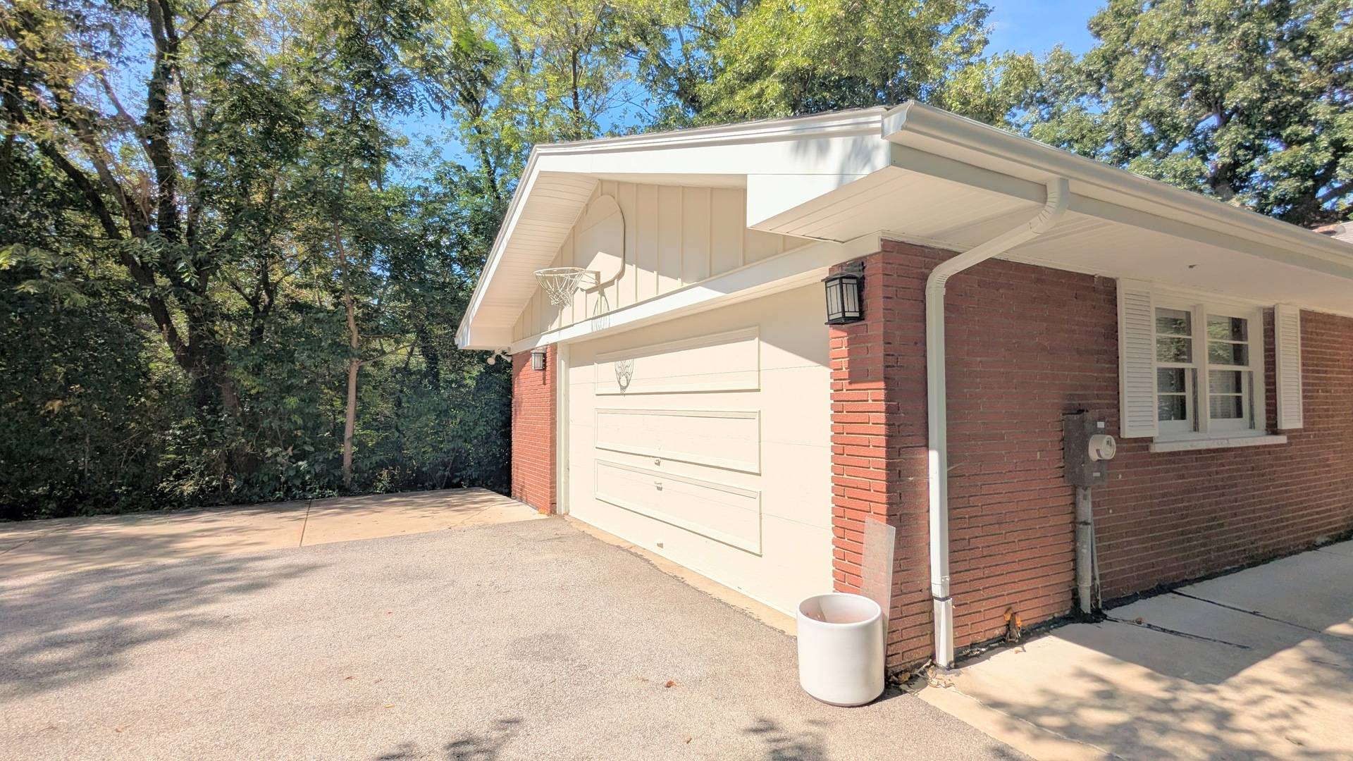 2030 Crestwood LN, Palatine, IL 60067