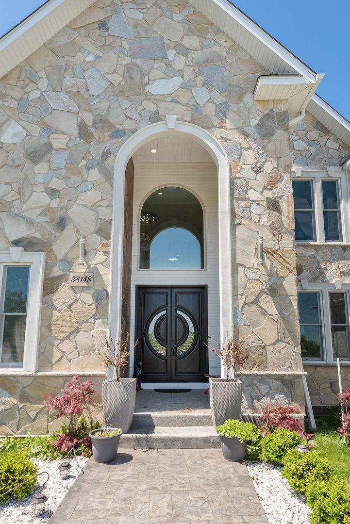 38148 N Helena LN, Wadsworth, IL 60083