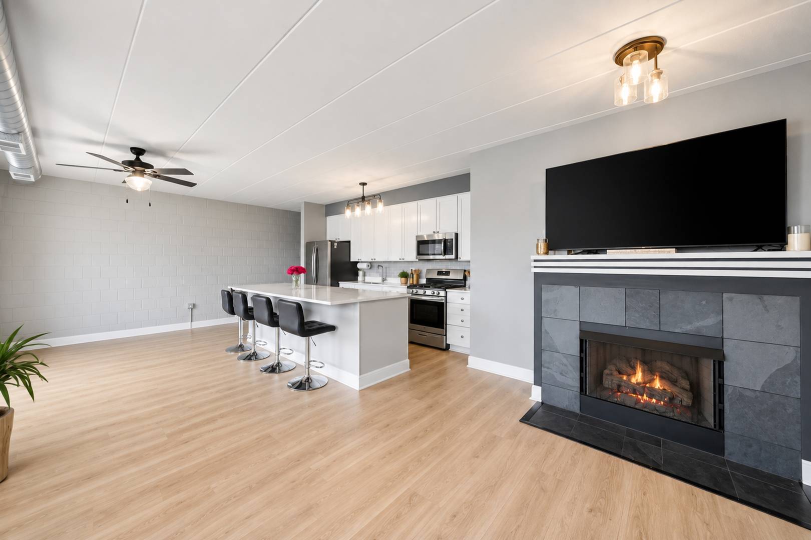1100 W Montrose AVE #502, Chicago, IL 60613
