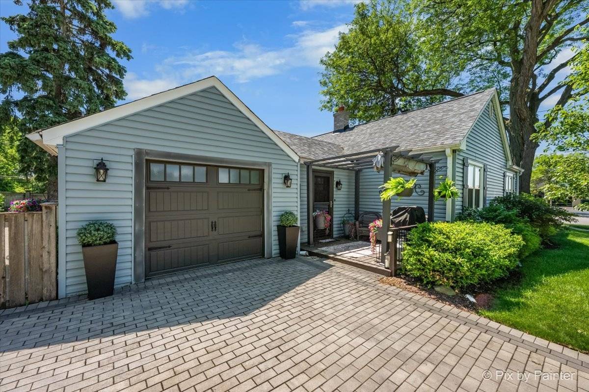 72 W Irving Park RD, Roselle, IL 60172