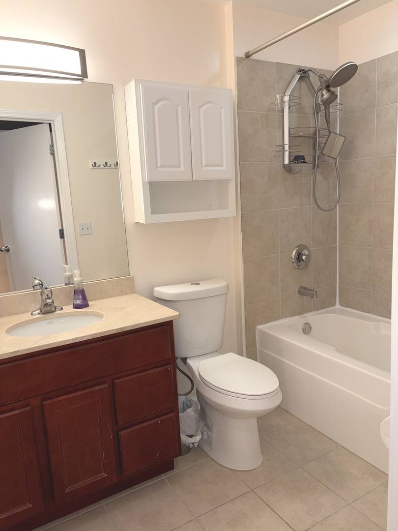 1122 W Catalpa AVE #614, Chicago, IL 60640