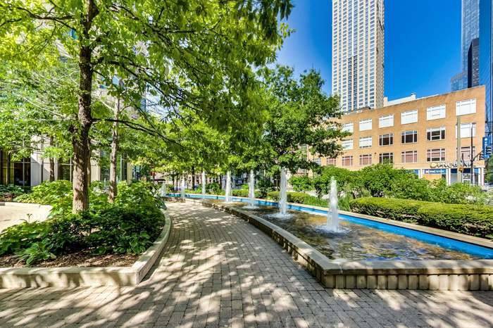 400 N Lasalle DR #1303, Chicago, IL 60654