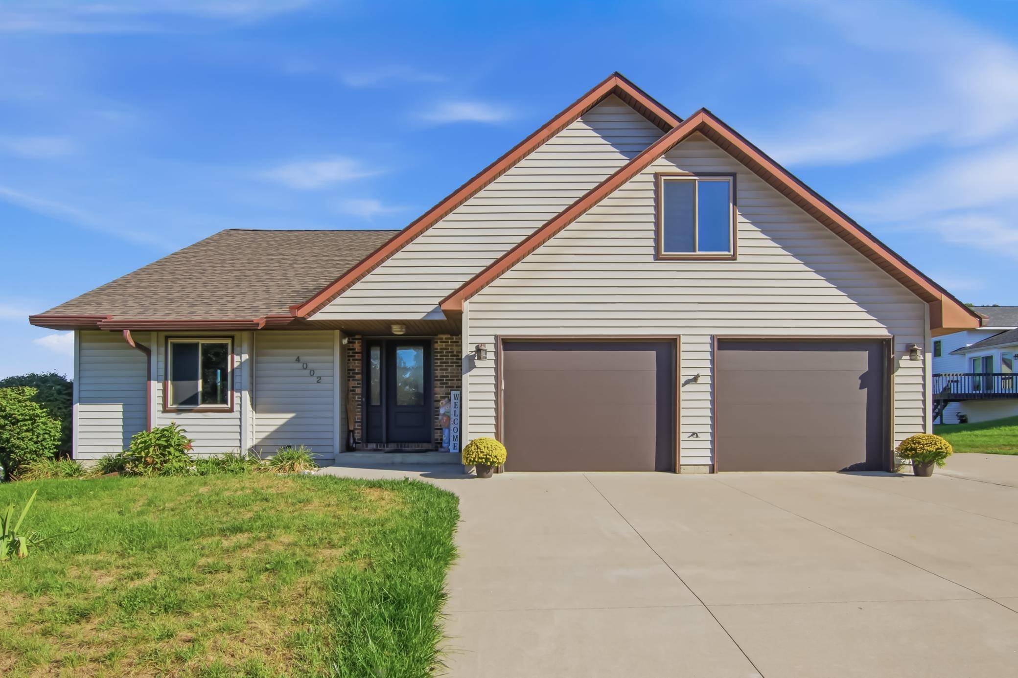 4002 Oak Knoll DR, Eau Claire, WI 54701