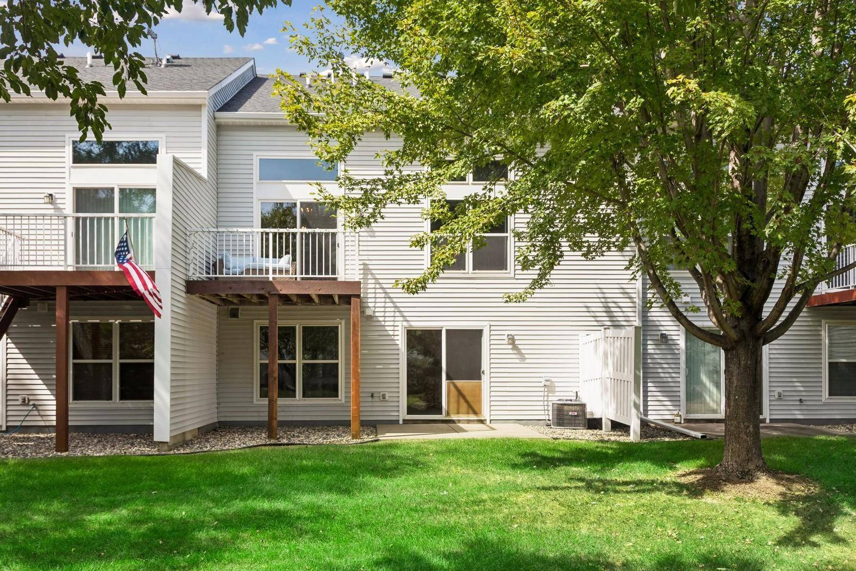 10626 Pond Curve, Woodbury, MN 55129