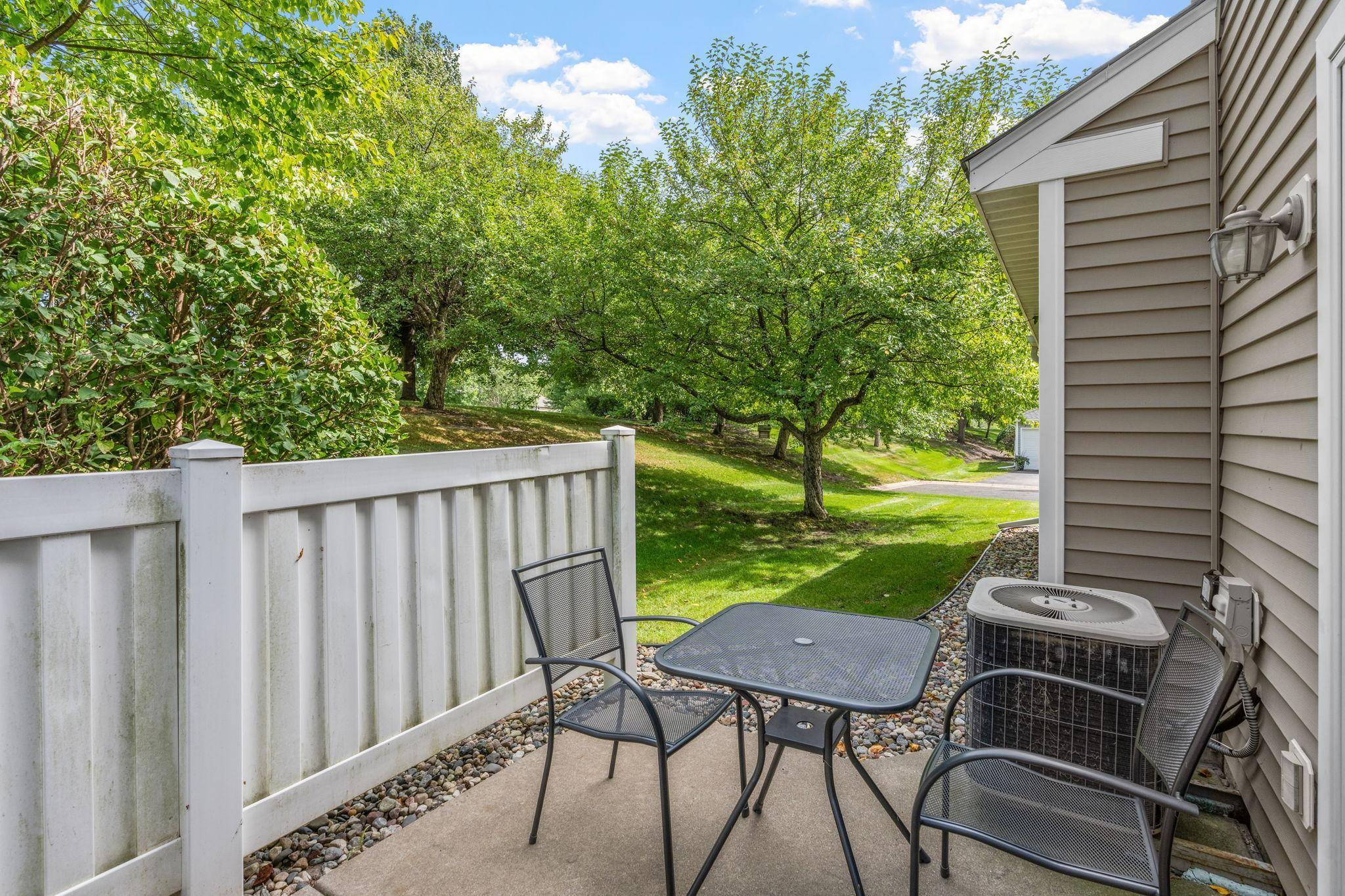 2836 Coach CT, Chanhassen, MN 55317