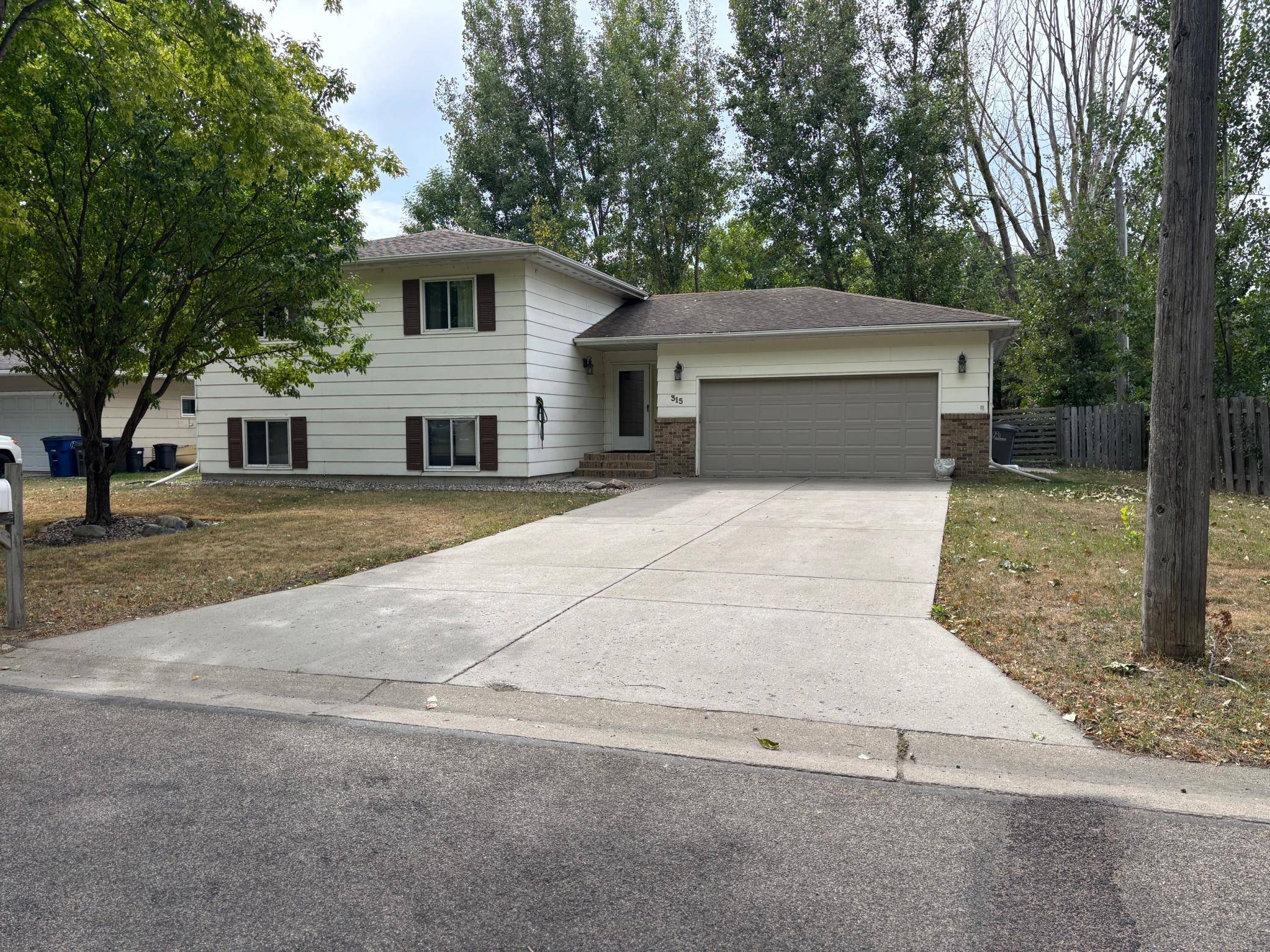 315 Brook AVE, Moorhead, MN 56560