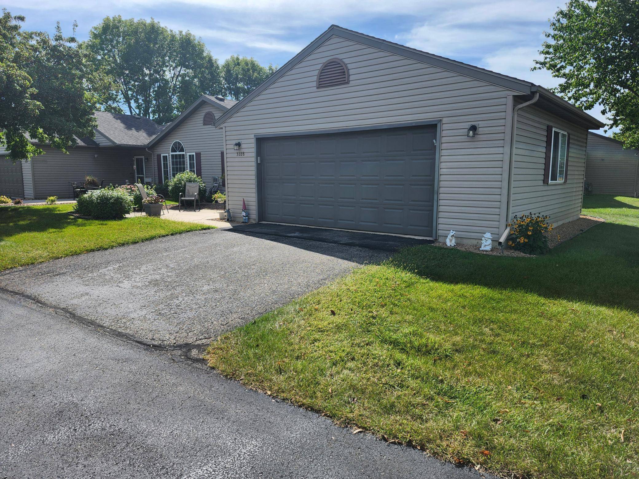 3228 49th ST NW, Rochester, MN 55901