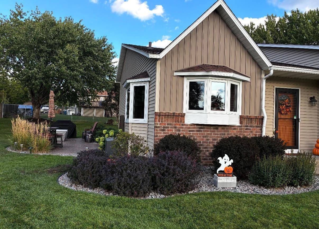 1466 Laurel AVE, Saint Paul Park, MN 55071